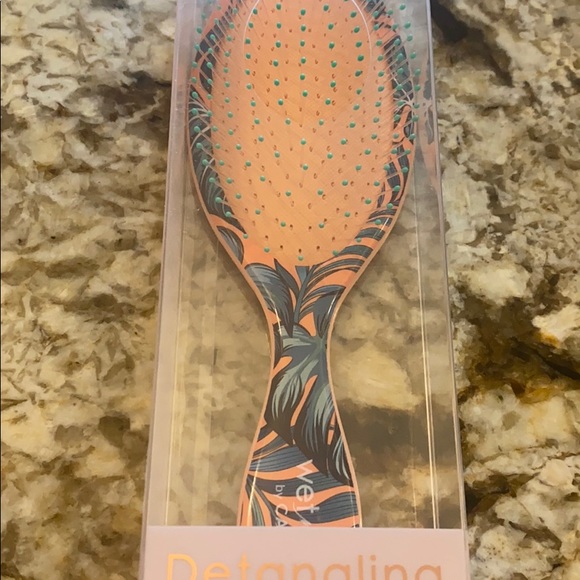 Gift bag with hair and skin products - Picture 5 of 6